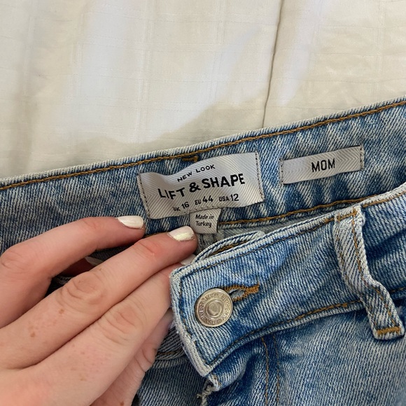 New Look Lift & Shape Light Wash Denim Mom Jeans, US Size 12 - Picture 4 of 6